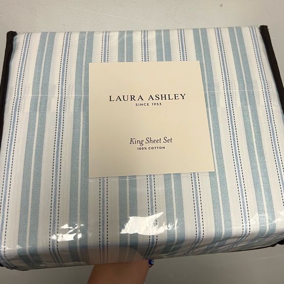 New blue and white striped king size sheets in package - Picture 1 of 3